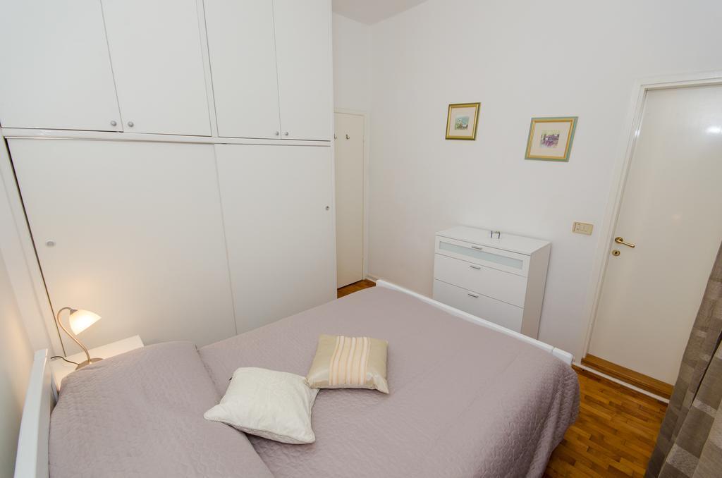 Apartment Noemi ロヴィニ エクステリア 写真