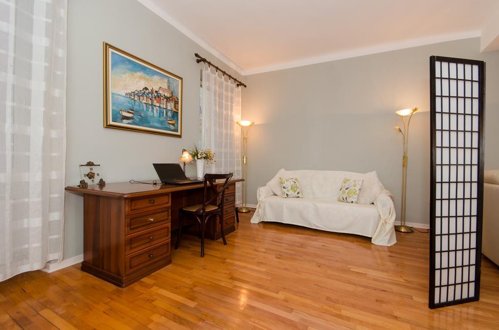Apartment Noemi ロヴィニ エクステリア 写真
