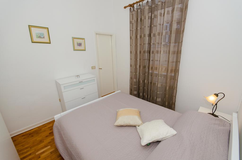 Apartment Noemi ロヴィニ エクステリア 写真