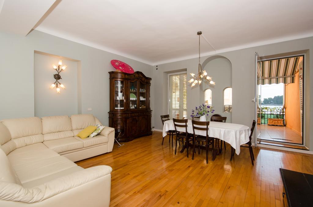 Apartment Noemi ロヴィニ エクステリア 写真