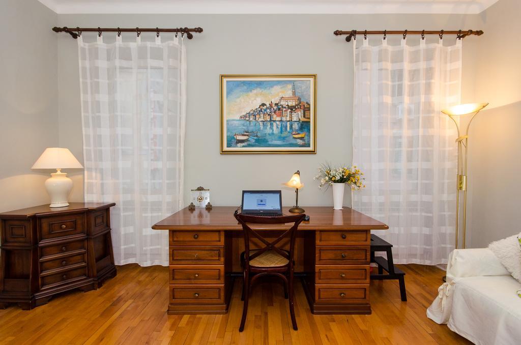Apartment Noemi ロヴィニ エクステリア 写真