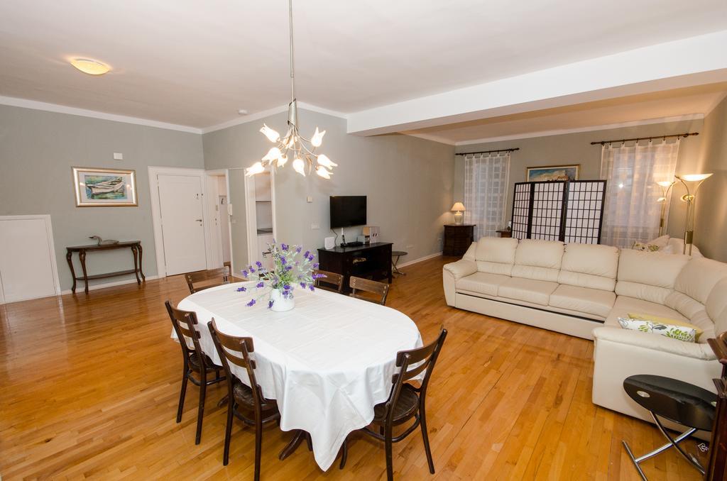 Apartment Noemi ロヴィニ エクステリア 写真