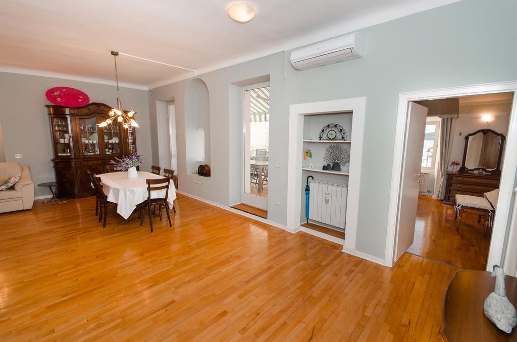 Apartment Noemi ロヴィニ エクステリア 写真