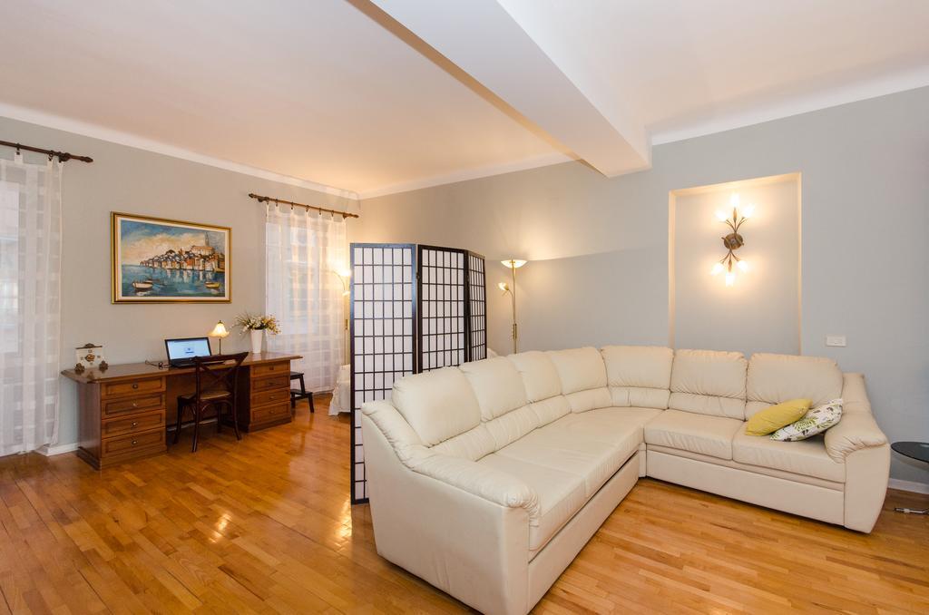 Apartment Noemi ロヴィニ エクステリア 写真